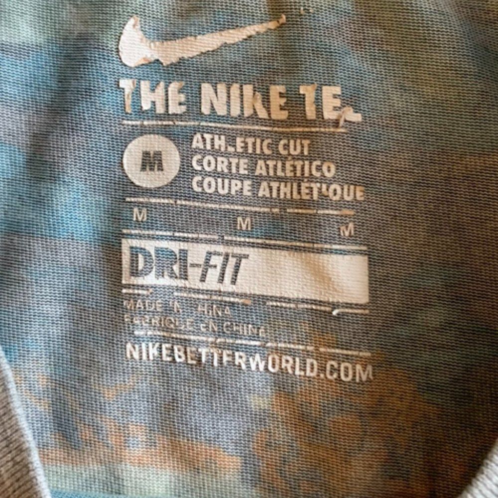 The Nike Tee Dri Fit Landscape Shirt - Picture 4 of 6